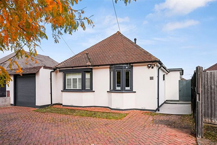 4 Bedroom Bungalow For Sale In Manor Farm Avenue, Shepperton, TW17