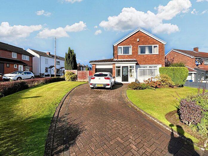 3 Bedroom Detached House For Sale In Felton Close, Bury, BL9