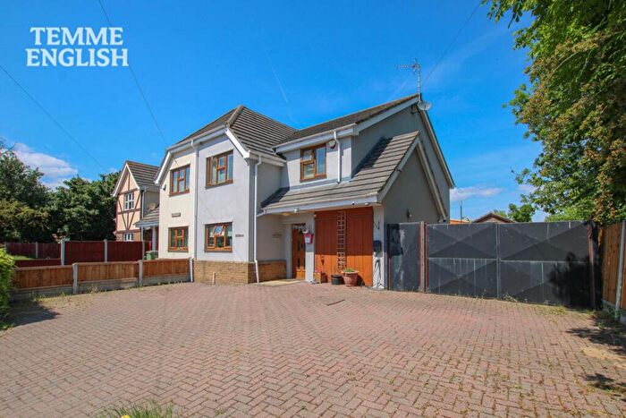 4 Bedroom Semi-Detached House For Sale In Burnt Mills Road, Basildon, SS13