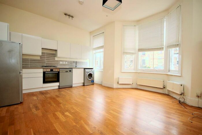 2 Bedroom Flat To Rent In Huddleston Road, Holloway, N7