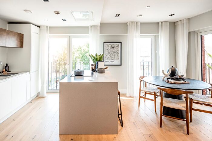 2 Bedroom Flat For Sale In Keybridge, Exchange Gardens, London, SW8