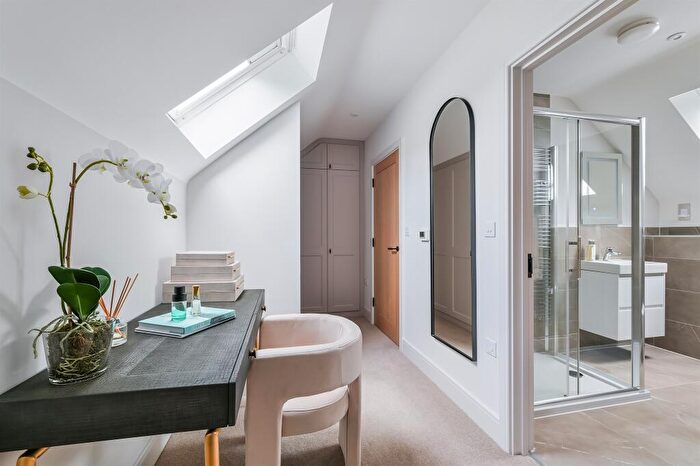 4 Bedroom Detached House For Sale In The Acorn, Banstead, SM7