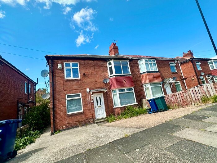 2 Bedroom Flat To Rent In Angerton Gardens, Fenham, Newcastle, NE5