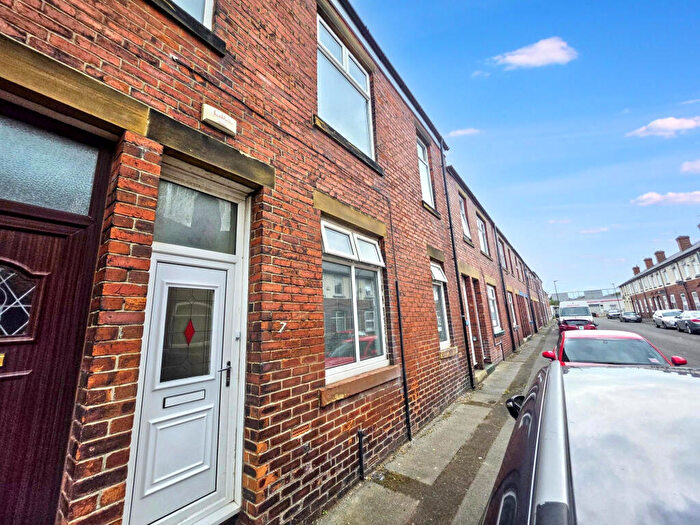 3 Bedroom Apartment For Sale In Lyndhurst Terrace, Sunderland, Tyne And Wear, SR4