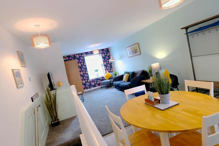 1 Bedroom Flat To Rent In High Street East, Glossop, Derbyshire, SK13