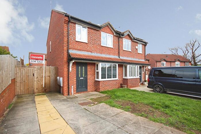 3 Bedroom Semi Detached House For Sale In Charlecote Gardens, Sydenham, Leamington Spa, CV31