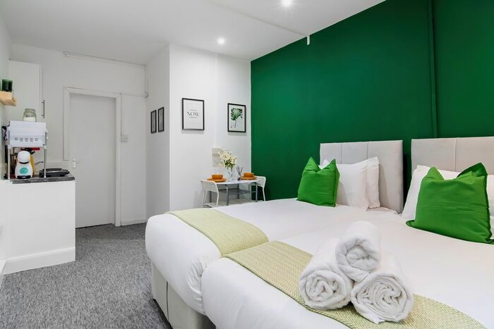 Studio To Rent In Crown Lane, London, N14