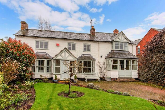 4 Bedroom Detached House For Sale In Ferry Lane, Alveston, CV37