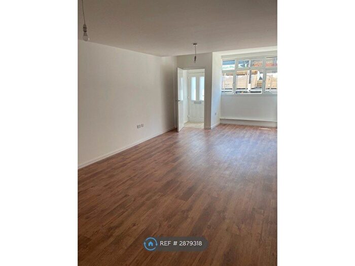 2 Bedroom Flat To Rent In Newington, Sittingbourne, ME9