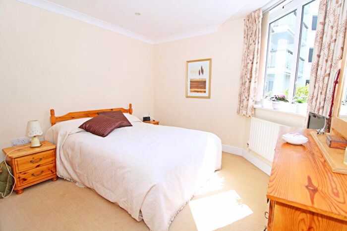 2 Bedroom Flat For Sale In Creswell Drive, Langley Waterside, Beckenham, BR3