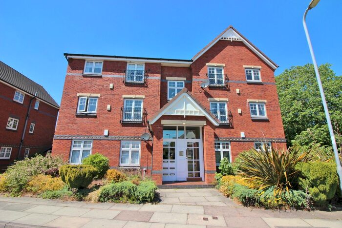 2 Bedroom Flat To Rent In Larkspur Close, Southport, PR8