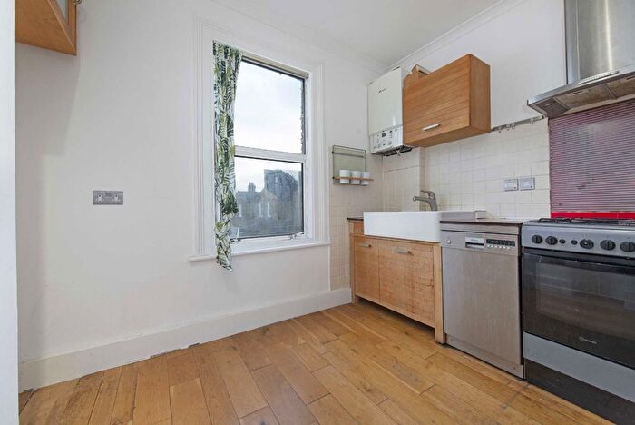 2 Bedroom Flat For Sale In Napier Road, London, N17