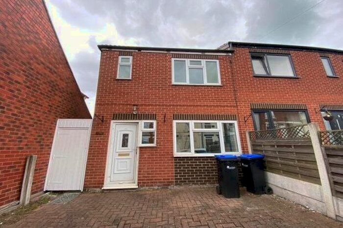 3 Bedroom Property To Rent In Fishers Street, Nottingham, NG17