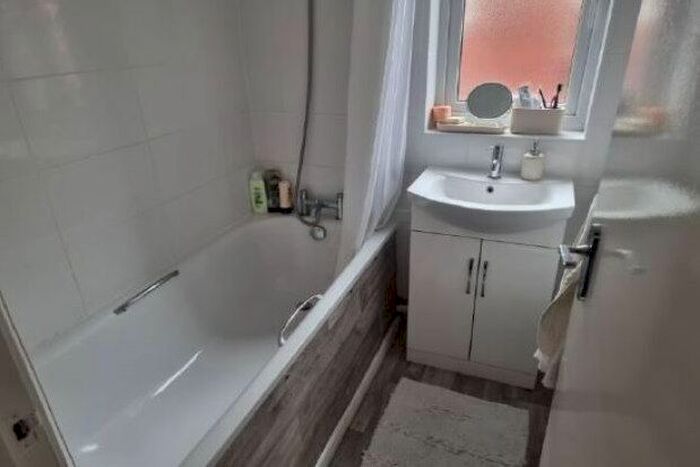 3 Bedroom Flat To Rent In Faversham Road, Ashford, TN24