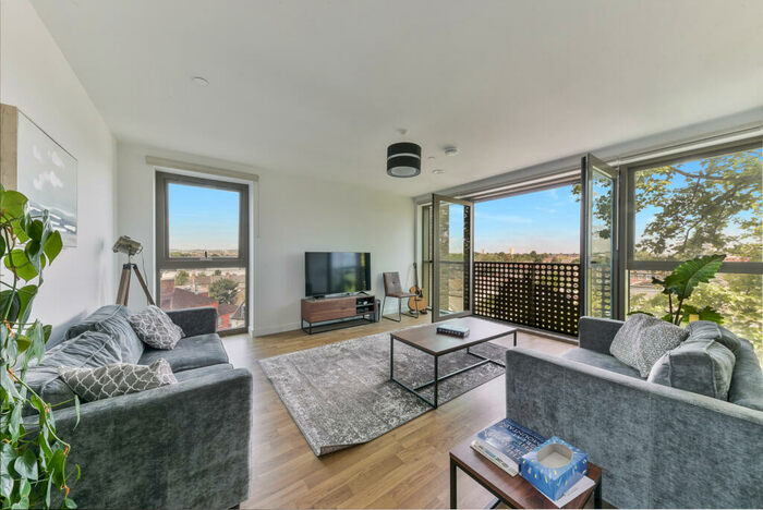 3 Bedroom Apartment To Rent In Apex Gardens, Seven Sisters London, N15