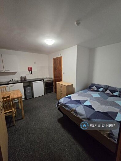 Studio To Rent In Green Lanes, London, N13