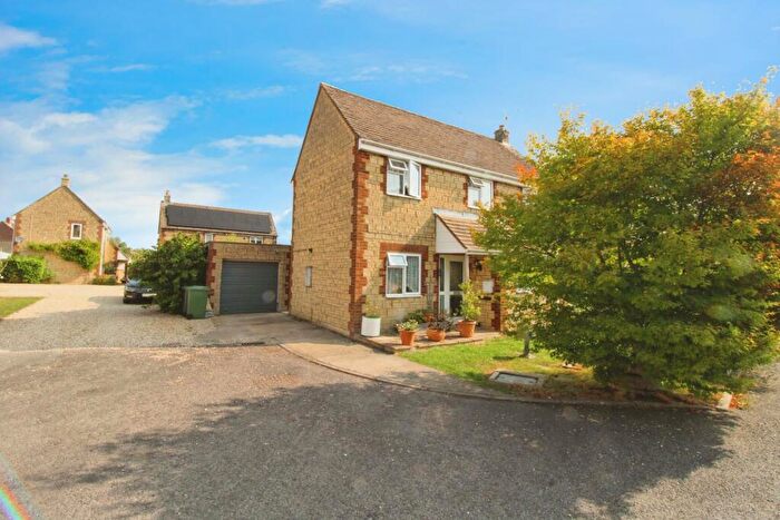 3 Bedroom Detached House For Sale In Manor Orchard, Cricklade, SN6
