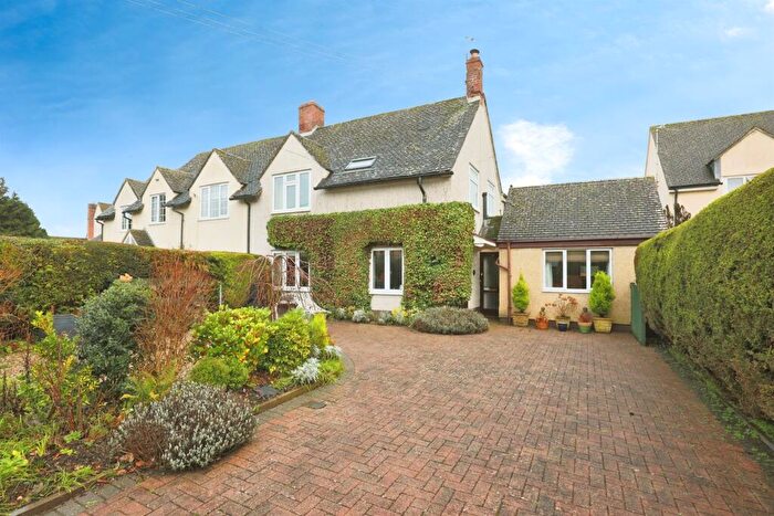 5 Bedroom Semi Detached House For Sale In Bignell View, Chesterton, Bicester, OX26