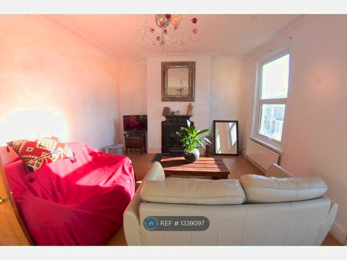 3 Bedroom Maisonette To Rent In Fransfield Grove, London, SE26