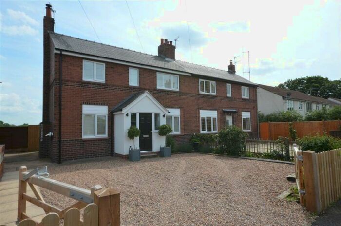 3 Bedroom Semi-Detached House To Rent In Northfield Lane, Womersley, DN6