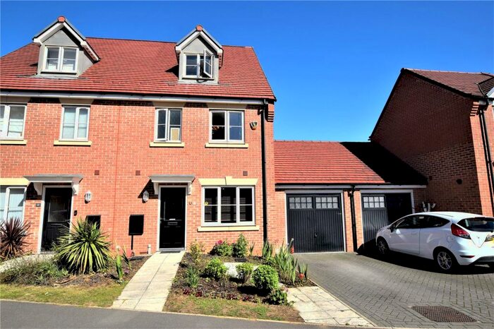 4 Bedroom Semi-Detached House To Rent In Oak Grove, Northampton, NN3
