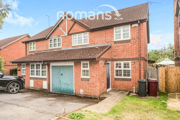 4 Bedroom Link Detached House To Rent In Rufus Isaacs Road, Caversham, RG4