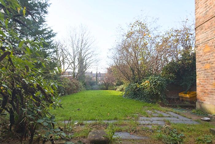 1 Bedroom Flat For Sale In Parsifal Road, West Hampstead, London, NW6