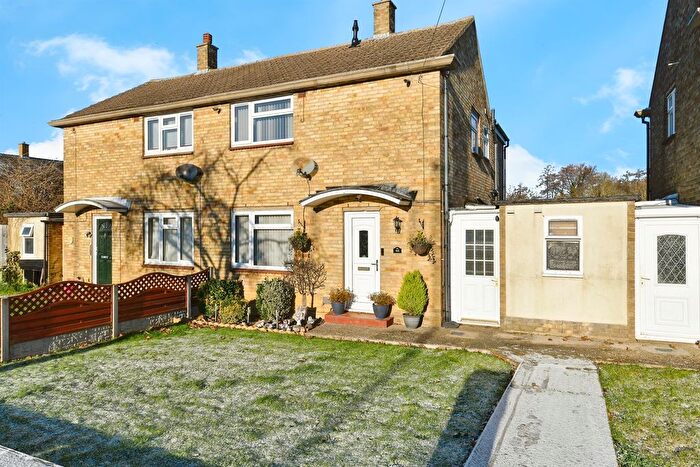 3 Bedroom Semi Detached House For Sale In Burford Way, Hitchin, SG5