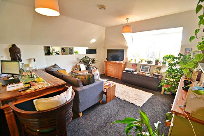 2 Bedroom Flat To Rent In Ashley Cross, BH14