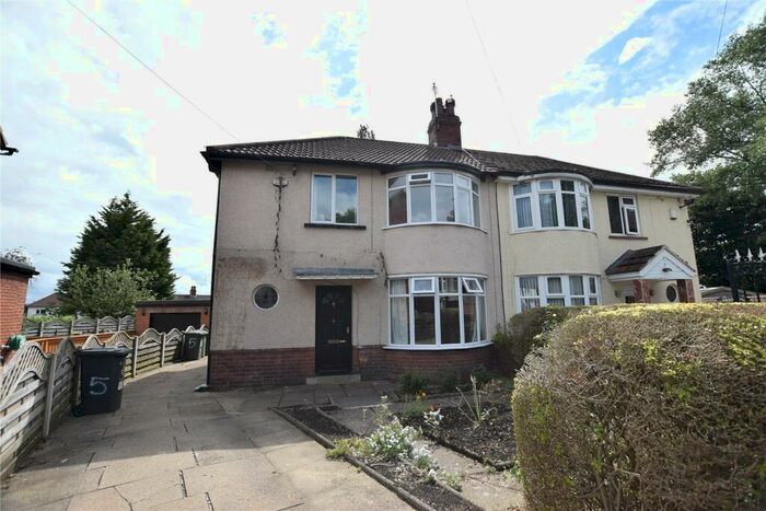 3 Bedroom Semi-Detached House To Rent In Gipton Wood Grove, Leeds, West Yorkshire, LS8