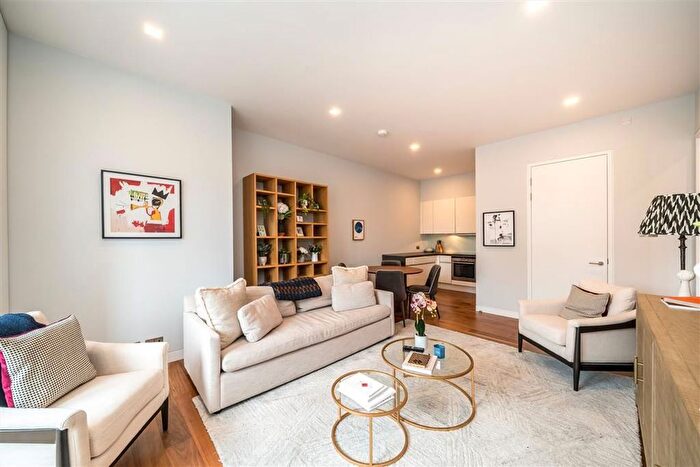 2 Bedroom Flat To Rent In Market Place, Fitzrovia Amp; Covent Garden, W1W