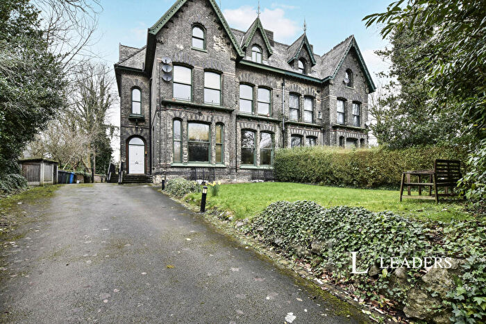 3 Bedroom Flat To Rent In Carlton Road, Manchester, Greater Manchester, M16