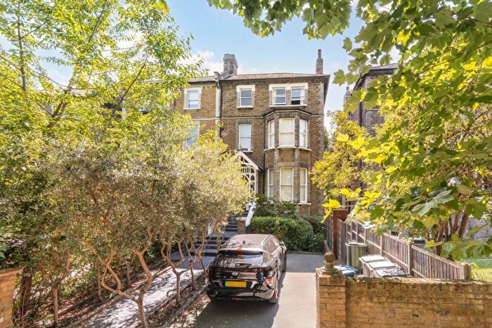2 Bedroom Flat For Sale In Christchurch Avenue, Brondesbury Park, NW6
