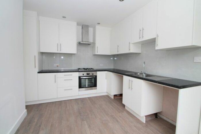 3 Bedroom Bungalow To Rent In Hartley Hill, Purley, CR8