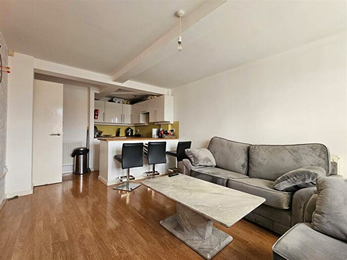 2 Bedroom Apartment For Sale In Wilmslow Road, Didsbury, Manchester, M20