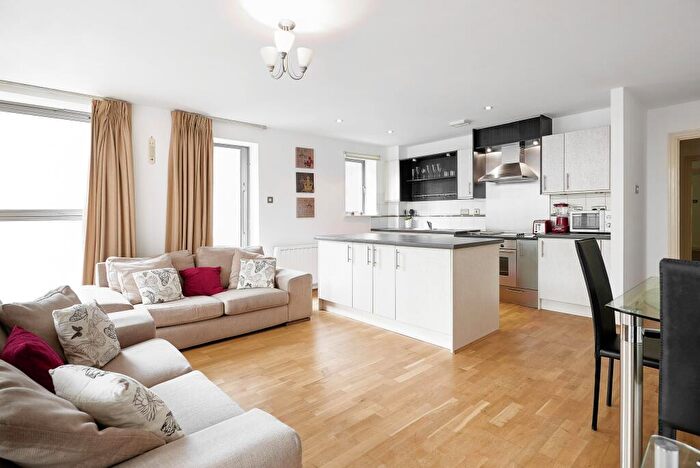 2 Bedroom Flat To Rent In Horizon Building, Hertsmere Road, E14