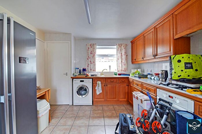 3 Bedroom Town House For Sale In Aylesbury Walk, Burnley, BB10