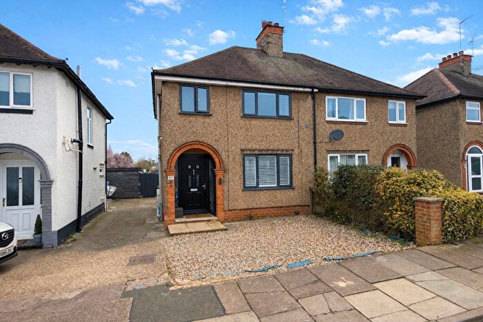 3 Bedroom Semi Detached House For Sale In The Headlands, Northampton, NN3