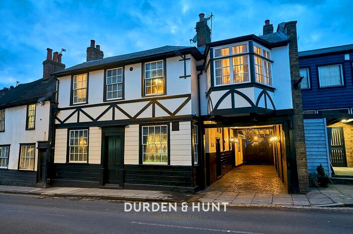 6 Bedroom Semi-Detached House To Rent In High Street, Ongar, CM5