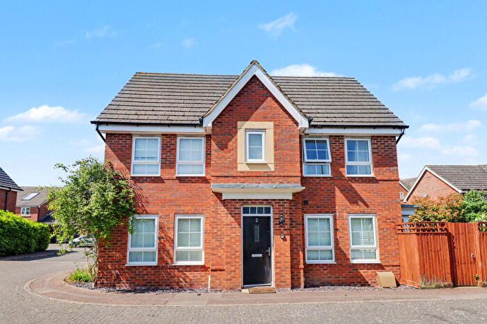 3 Bedroom Semi-Detached House For Sale In Trevelyan Way, Milton Keynes, MK12