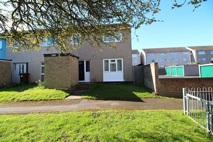 3 Bedroom House To Rent In Chaucer Way, Hitchin, Hertfordshire, SG4