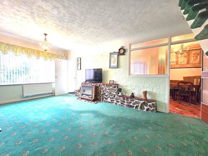3 Bedroom Semi-Detached House For Sale In Berry Drive, Great Sutton, Ellesmere Port, Cheshire West And Chester, CH66