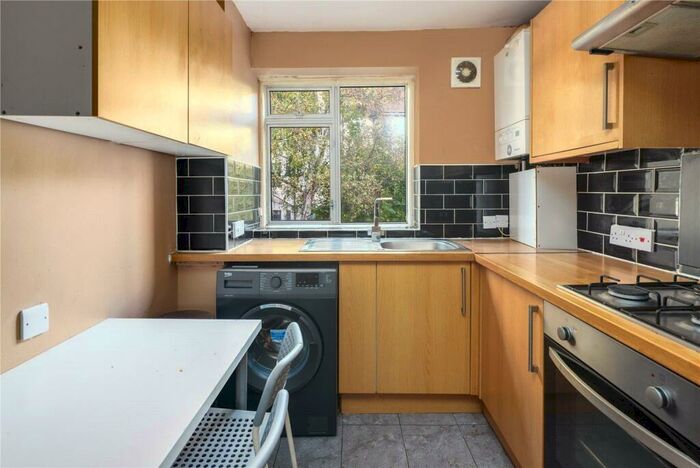 3 Bedroom Apartment To Rent In Geneva Court, Manor Road, Stoke Newington, N16