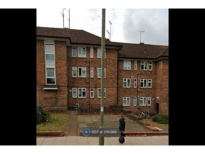 3 Bedroom Flat To Rent In Craven House, London, N2