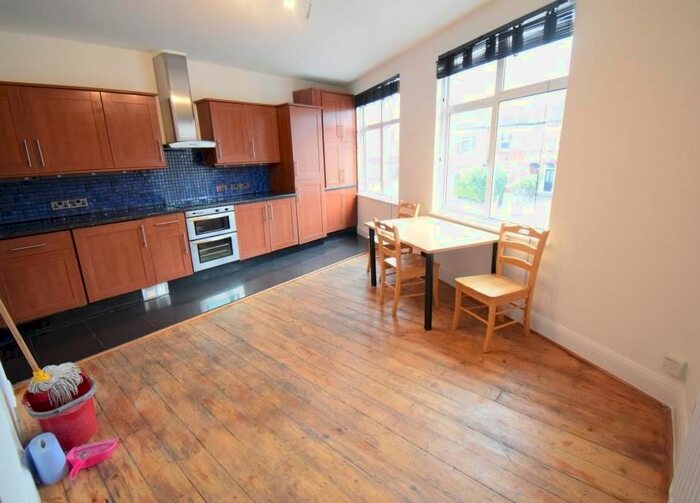 3 Bedroom Maisonette To Rent In Durnsford Road, Southfields, South West London, SW19