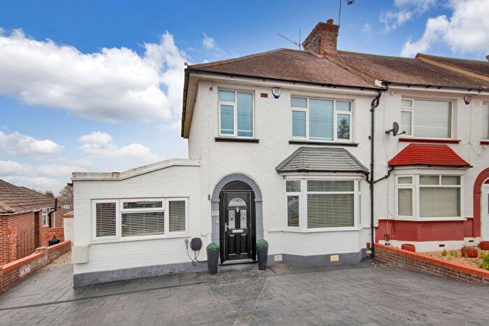 3 Bedroom End Of Terrace House For Sale In Chalk Road, Gravesend, Kent, DA12