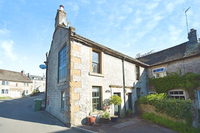 3 Bedroom Property For Sale In Market Square, Tideswell, Buxton, SK17