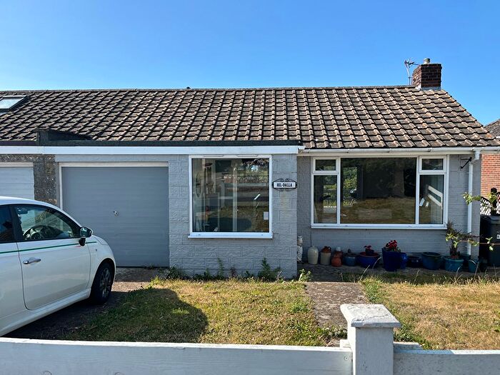 3 Bedroom Semi-Detached Bungalow For Sale In Haven Street, Ryde, PO33