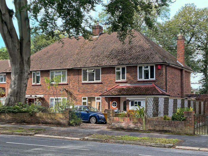 4 Bedroom Semi-Detached House To Rent In Pierresfond Avenue, Farnborough, GU14
