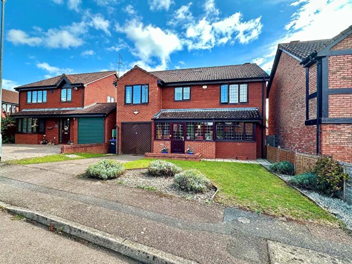 4 Bedroom Detached House For Sale In Hobby Close, East Hunsbury, Northampton, NN4